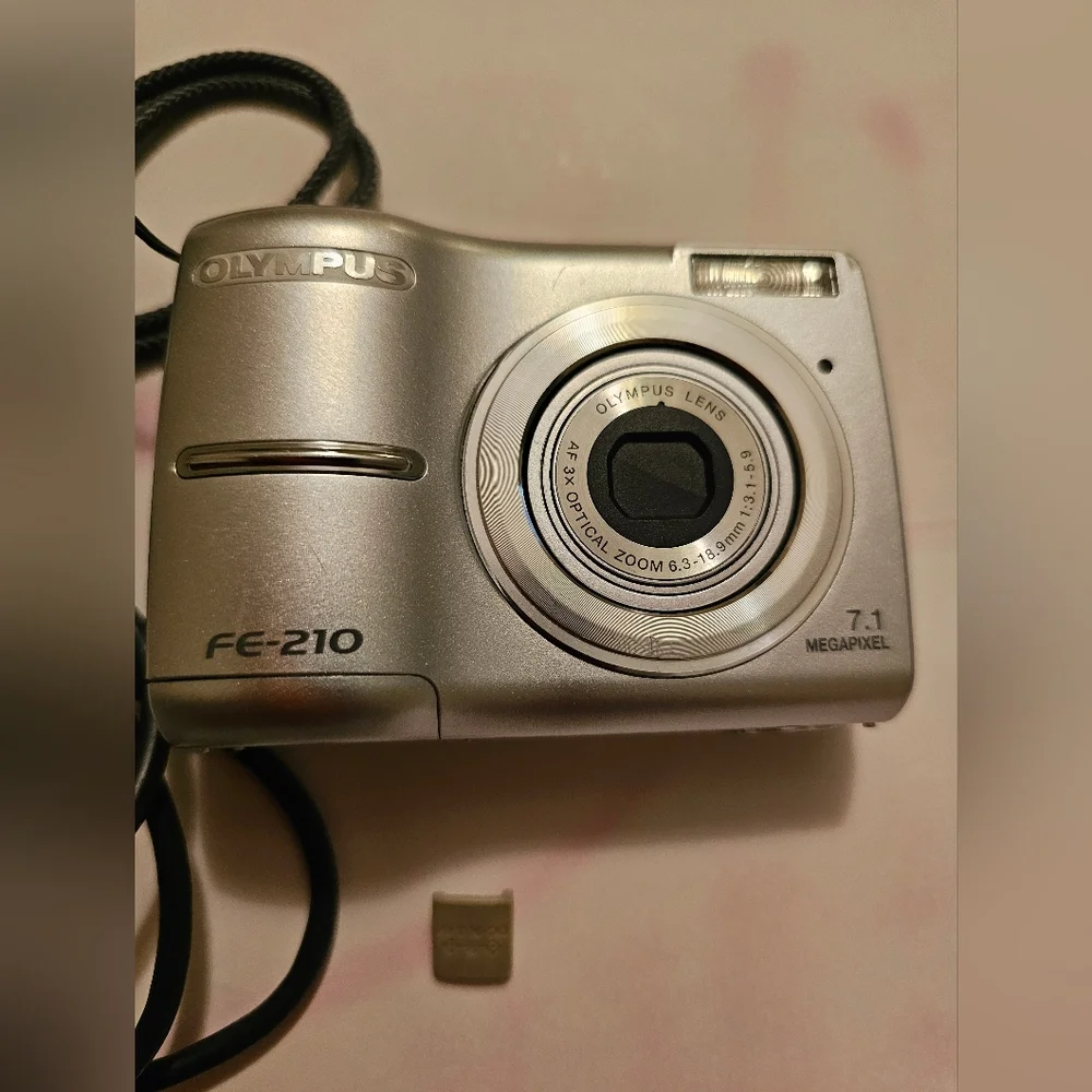 OLYMPUS FE-210, 7.1 Megapixel, Works Perfectly
